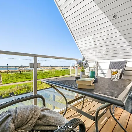 Beachhouse Marina *
