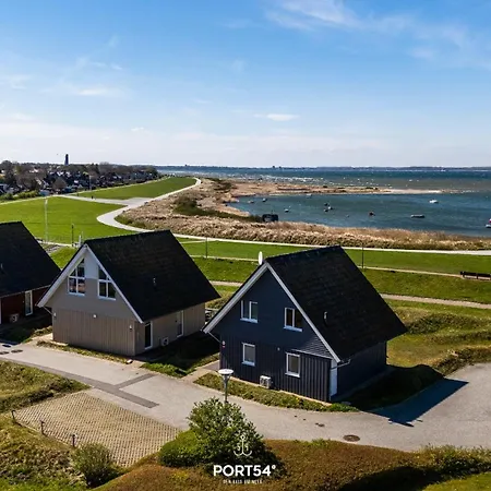 Beachhouse Marina *